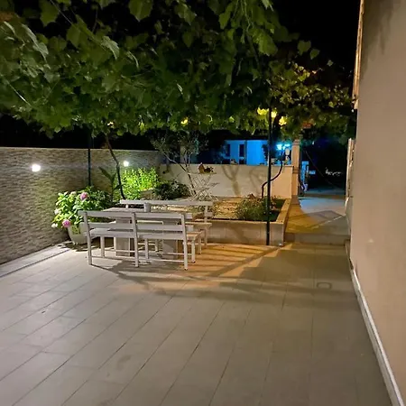 Apartments Mara Orebić Exterior foto